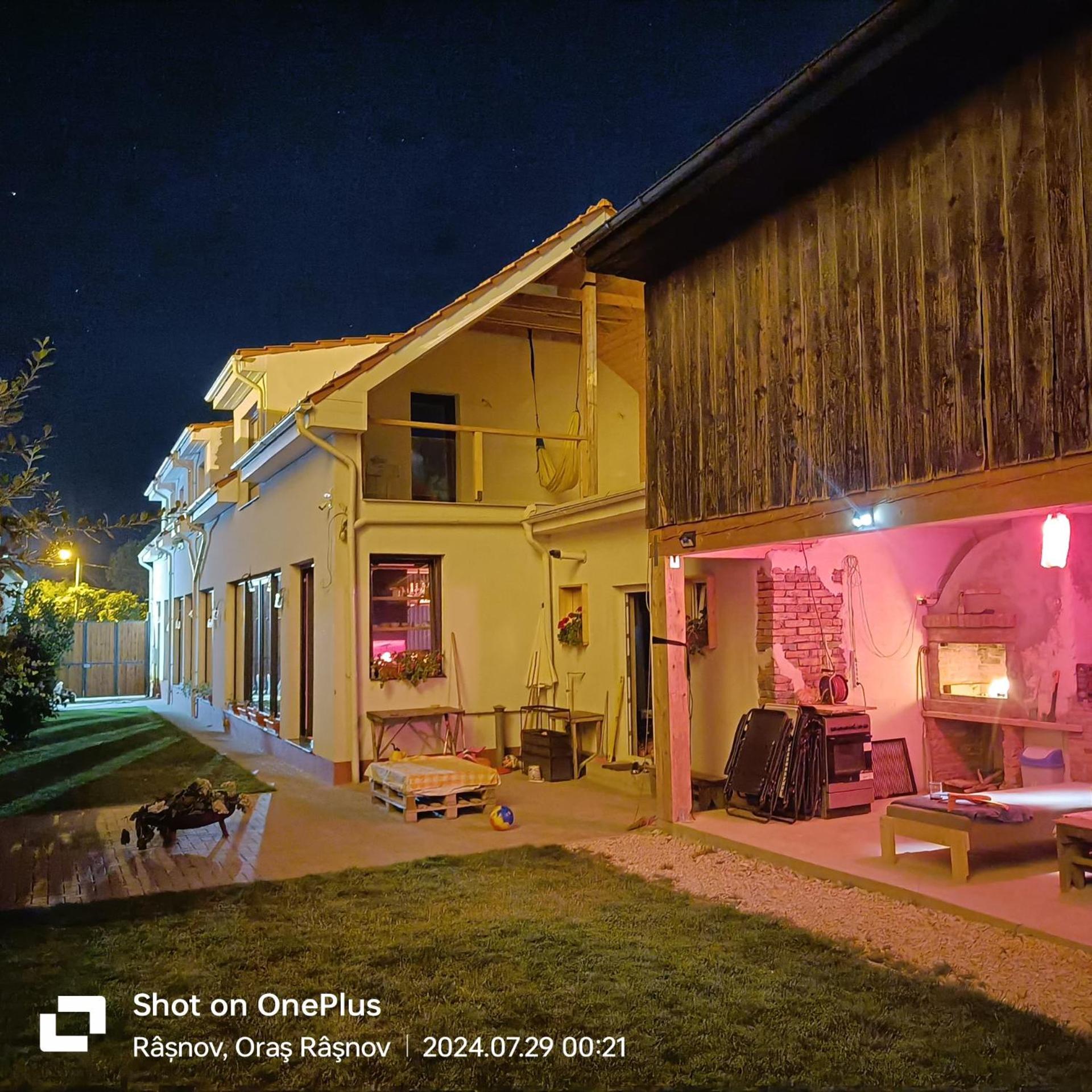فندق Imperfect House Rîşnov المظهر الخارجي الصورة